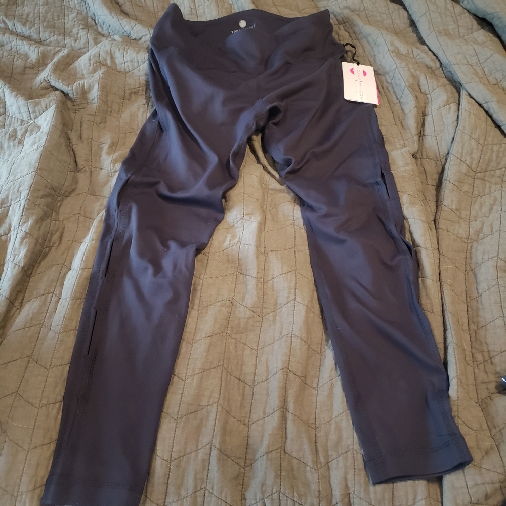 NWT Yogalicious leggings size L dark gray